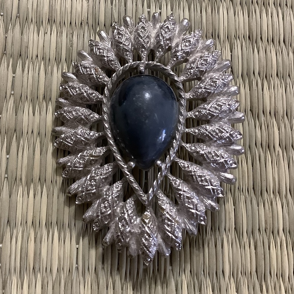 Vintage Sarah Coventry Oval Teardrop Cabochon Pin Brooch.